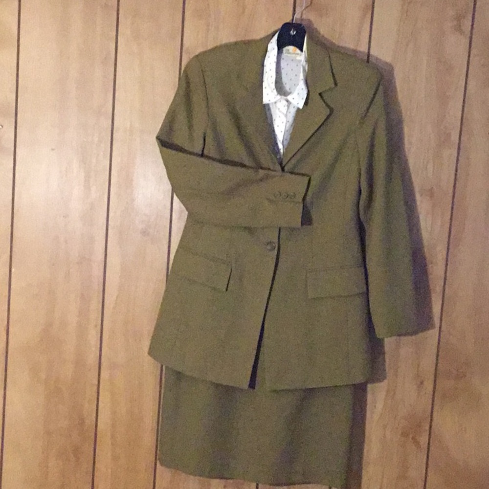Boutique Europa woman’s suit